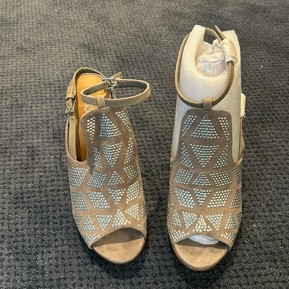 ABS 4” never worn ankle strap heel.